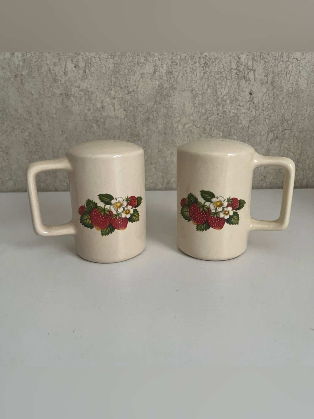 Vintage Hyalyn Pottery Salt Pepper Shakers Mug Style Strawberry Pattern Cottage